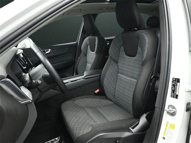 Used 2023 Volvo XC60 B5 Core image 12