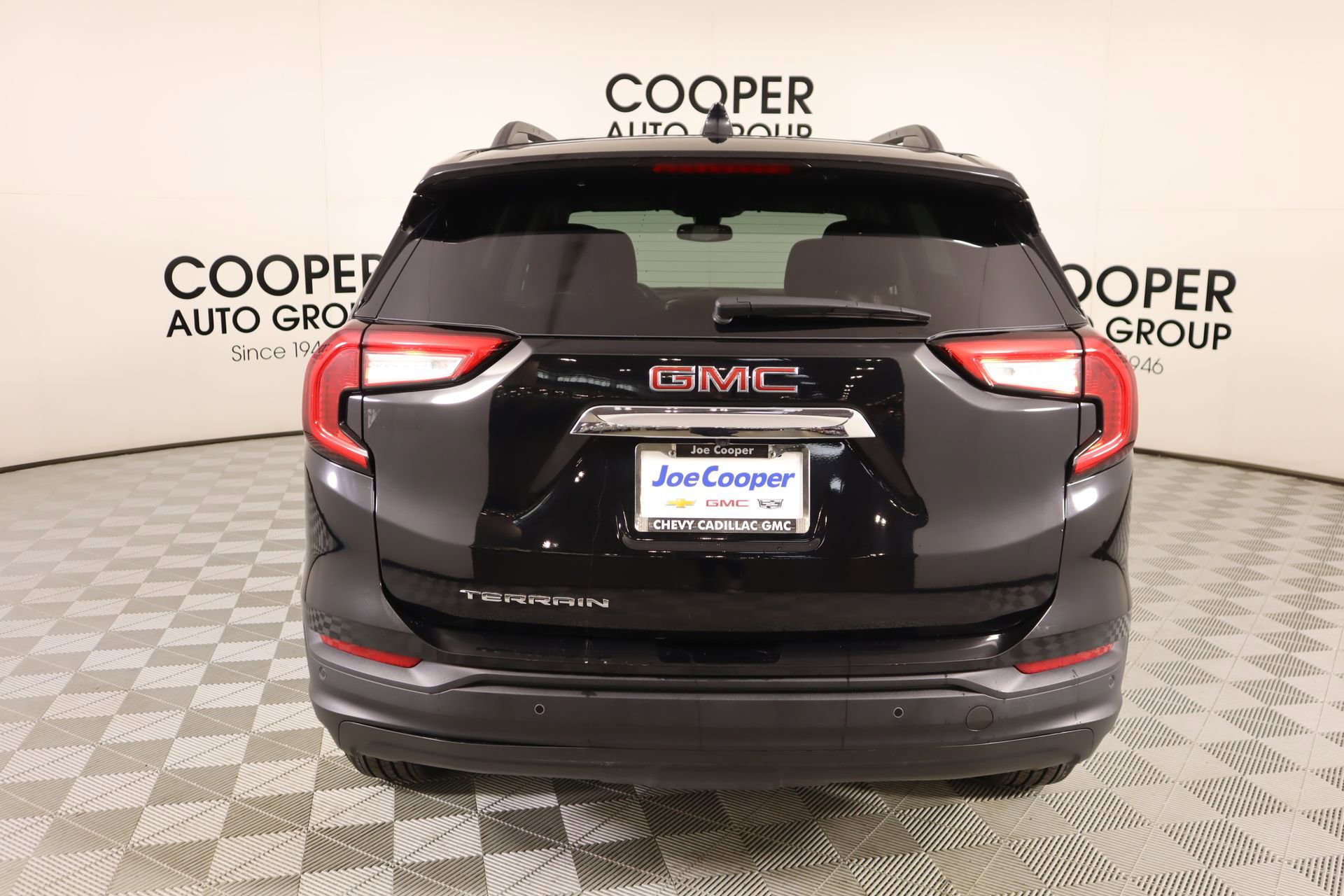 Used 2024 GMC Terrain SLE w/ Driver Convenience Package FWD image 20