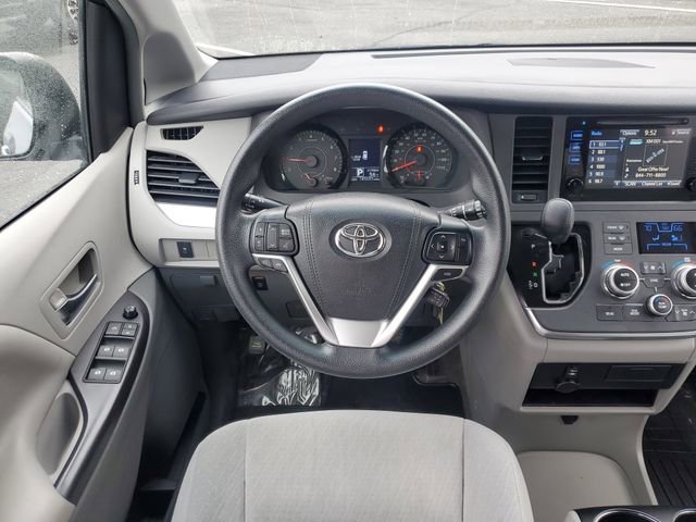Used 2015 Toyota Sienna LE FWD image 11