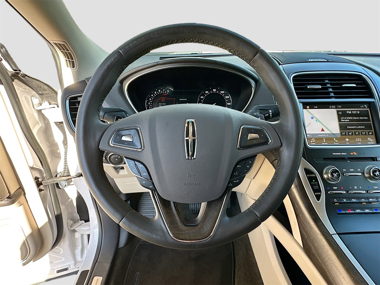 Used 2018 Lincoln MKX Reserve w/ Lincoln MKX Climate Package image 11