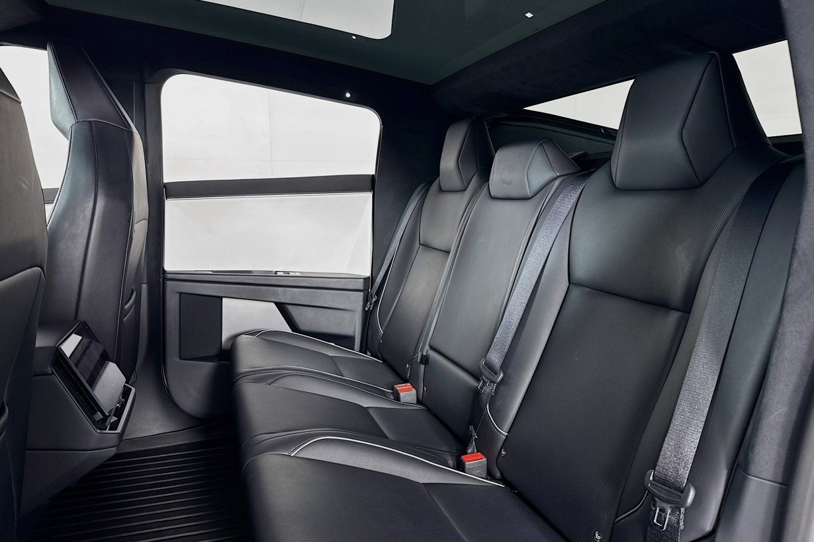 Used 2024 Tesla Cybertruck AWD Crew Cab image 7