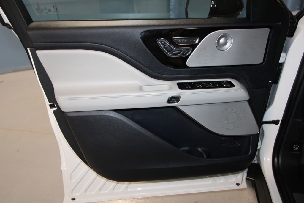 Used 2025 Lincoln Aviator Reserve w/ Equipment Group 201A image 5