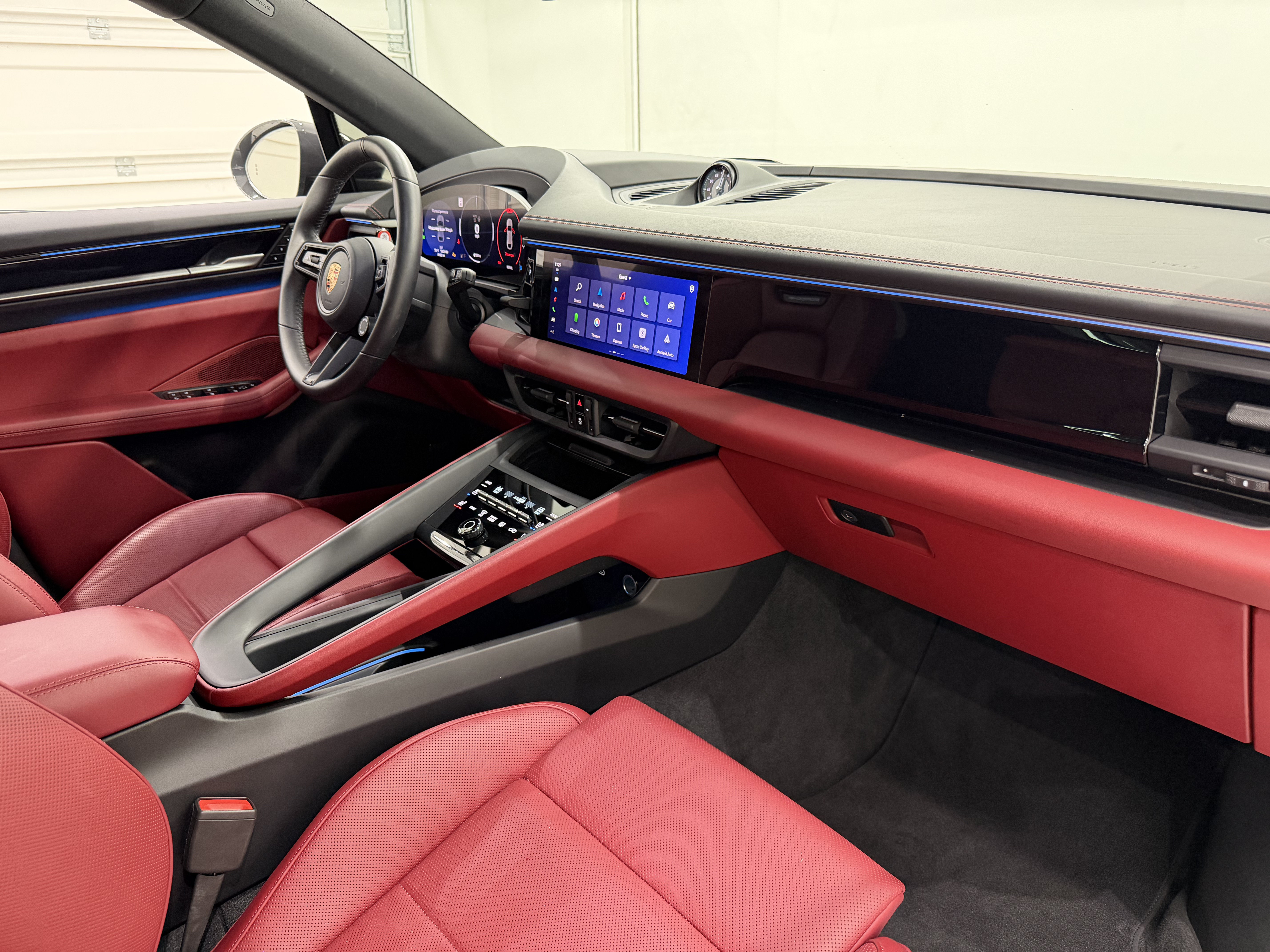 Used 2025 Porsche Macan 4S Electric AWD/4WD image 24
