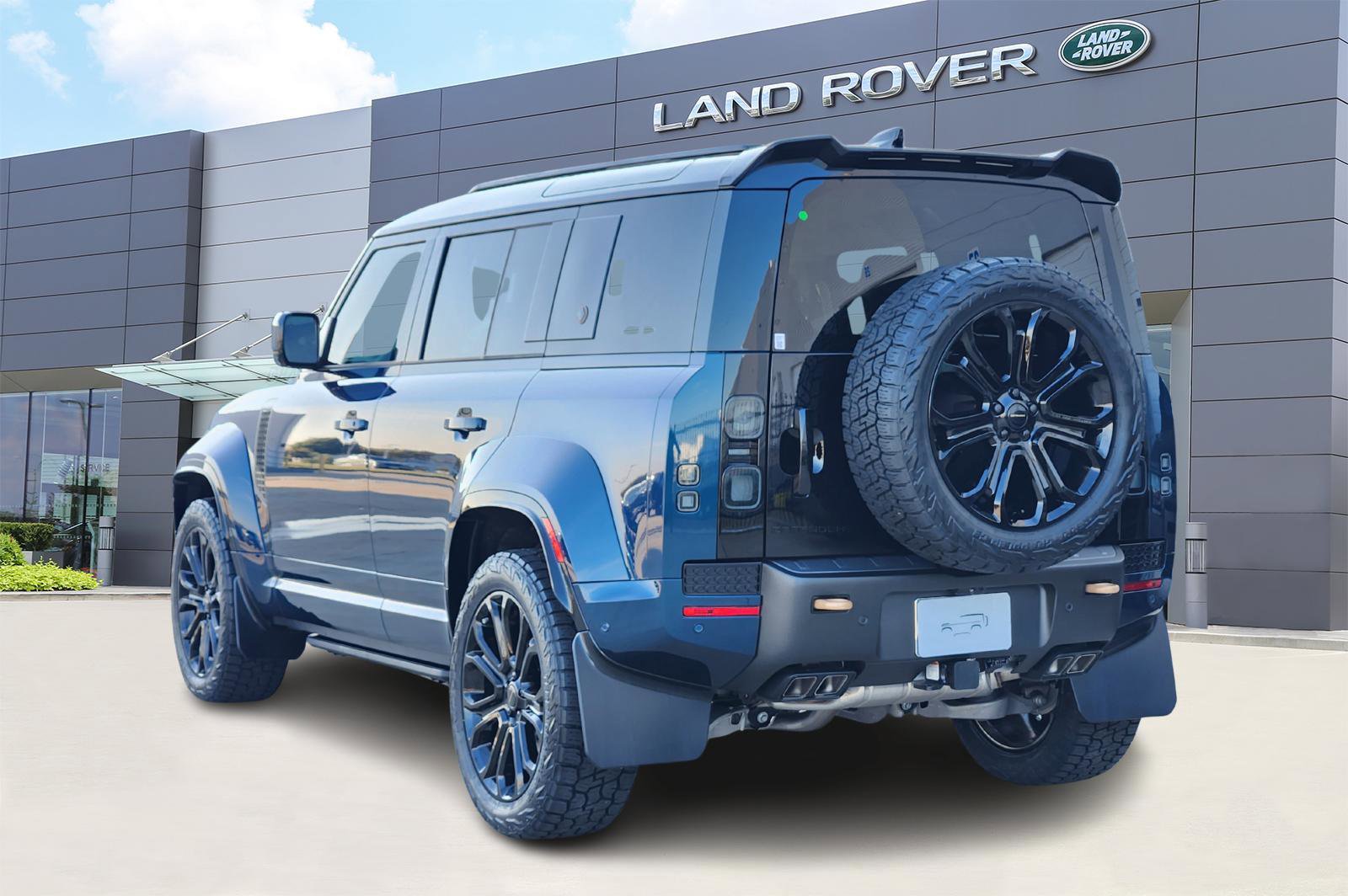 New 2026 Land Rover Defender 110 OCTA image 4