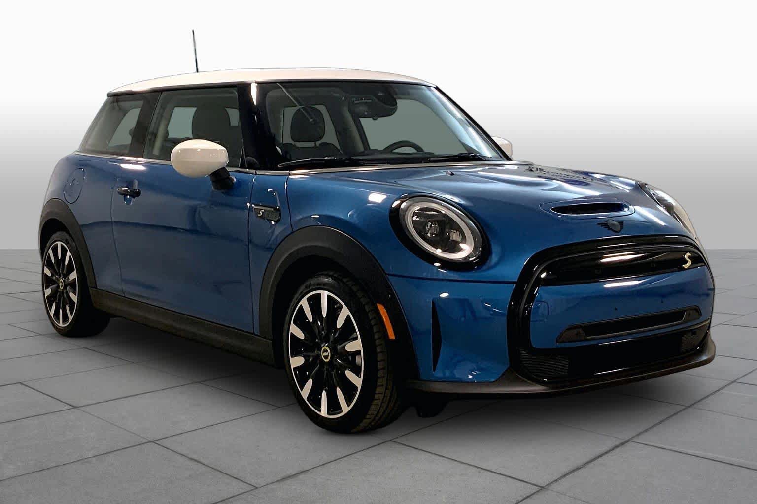 Certified 2024 MINI Cooper SE image 2