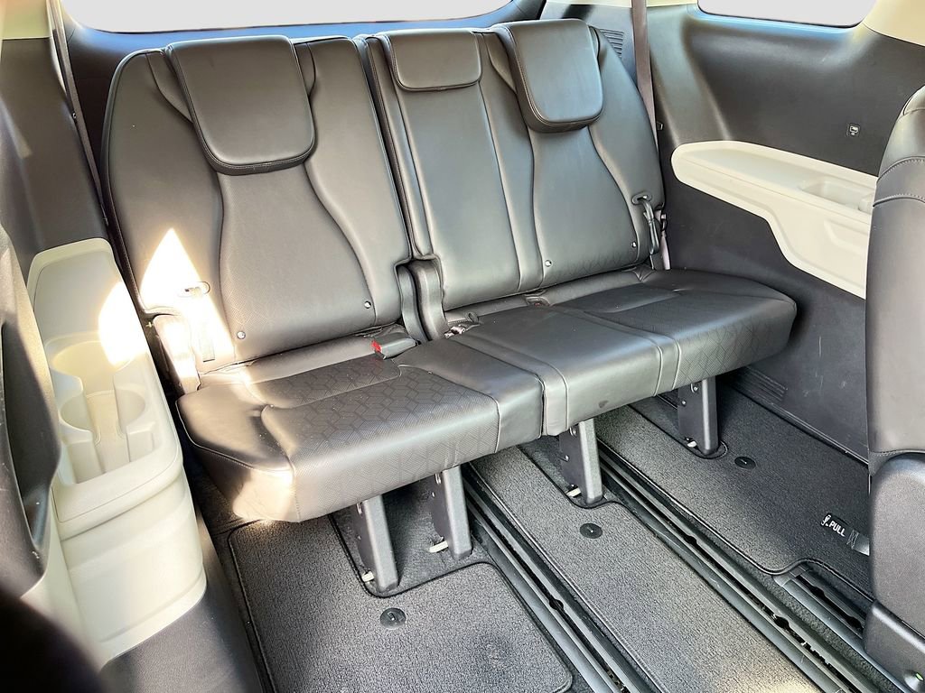 Used 2024 Kia Carnival LX image 25