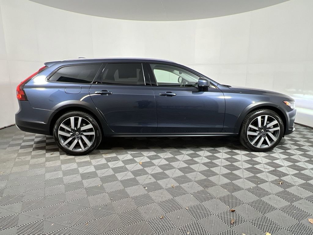 Certified 2025 Volvo V90 B6 Cross Country Ultra image 11