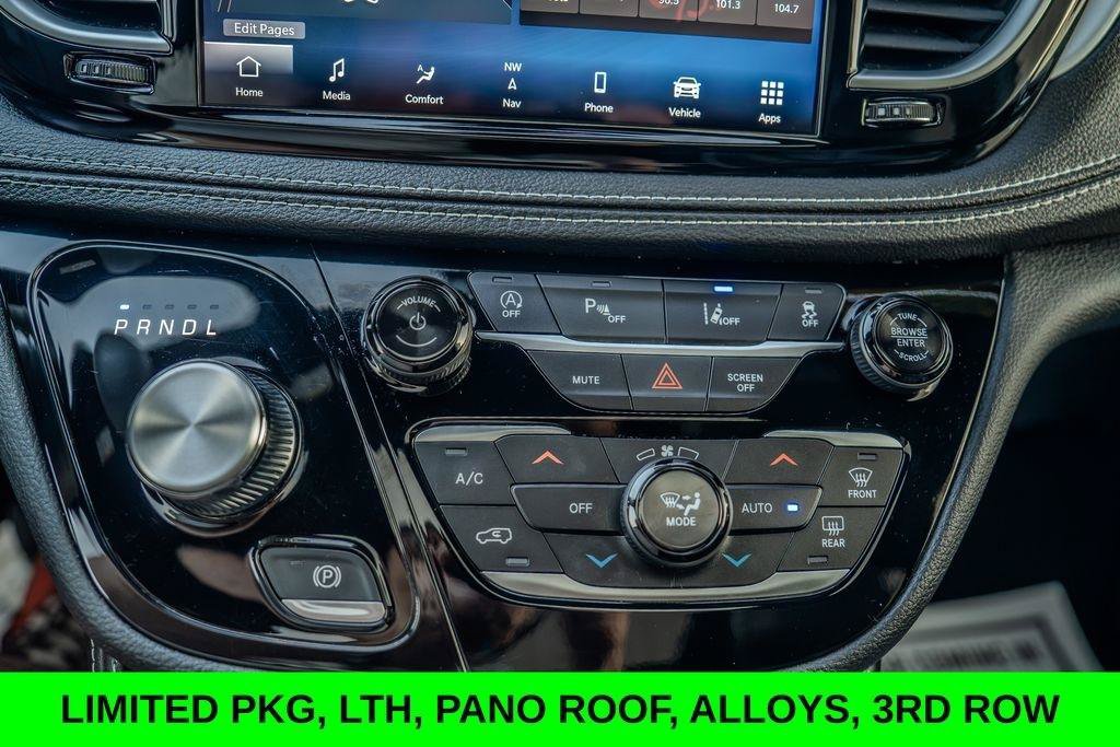Used 2025 Chrysler Pacifica Limited FWD image 30