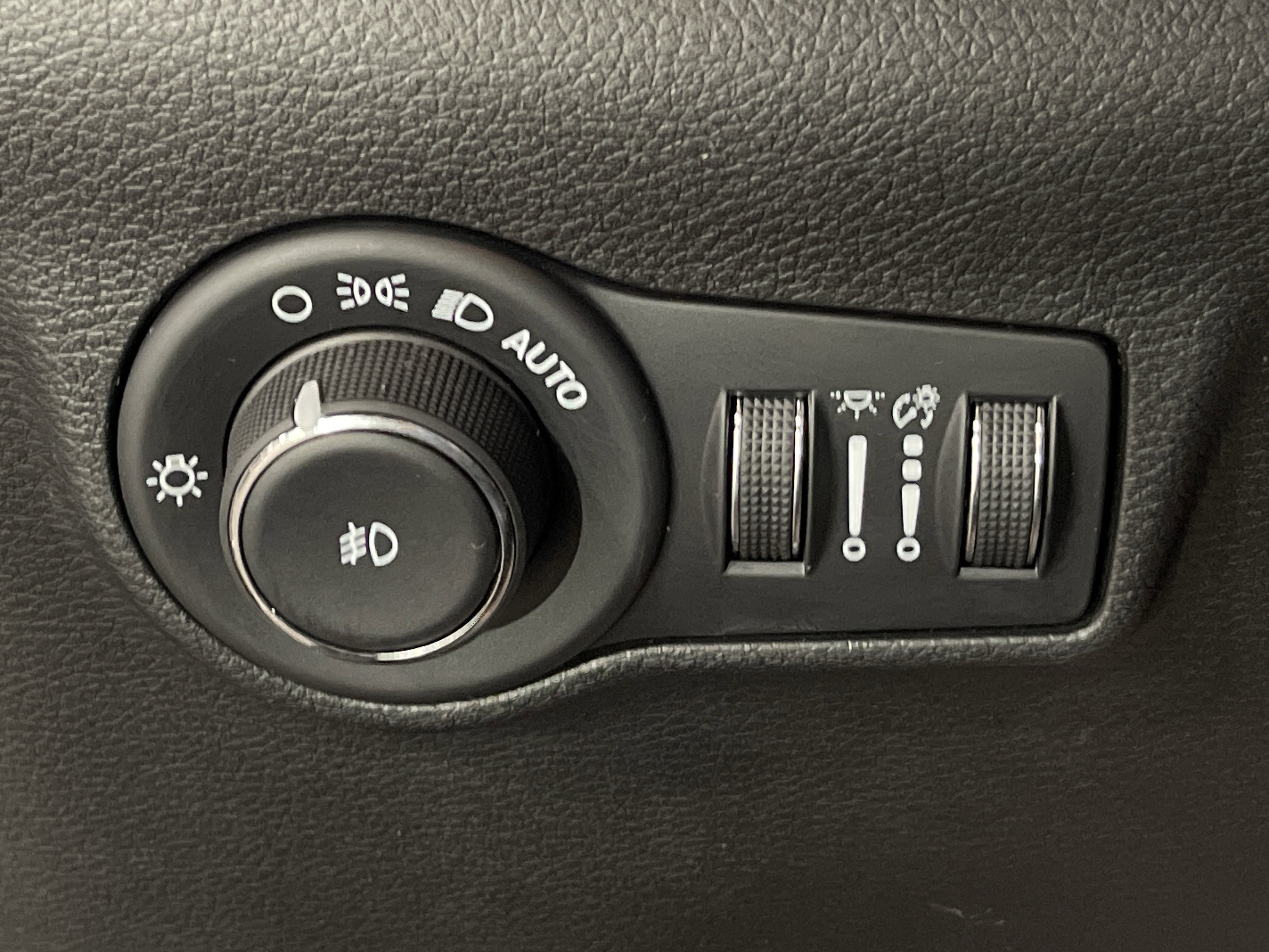 Used 2025 Jeep Compass Limited w/ Elite Group image 20