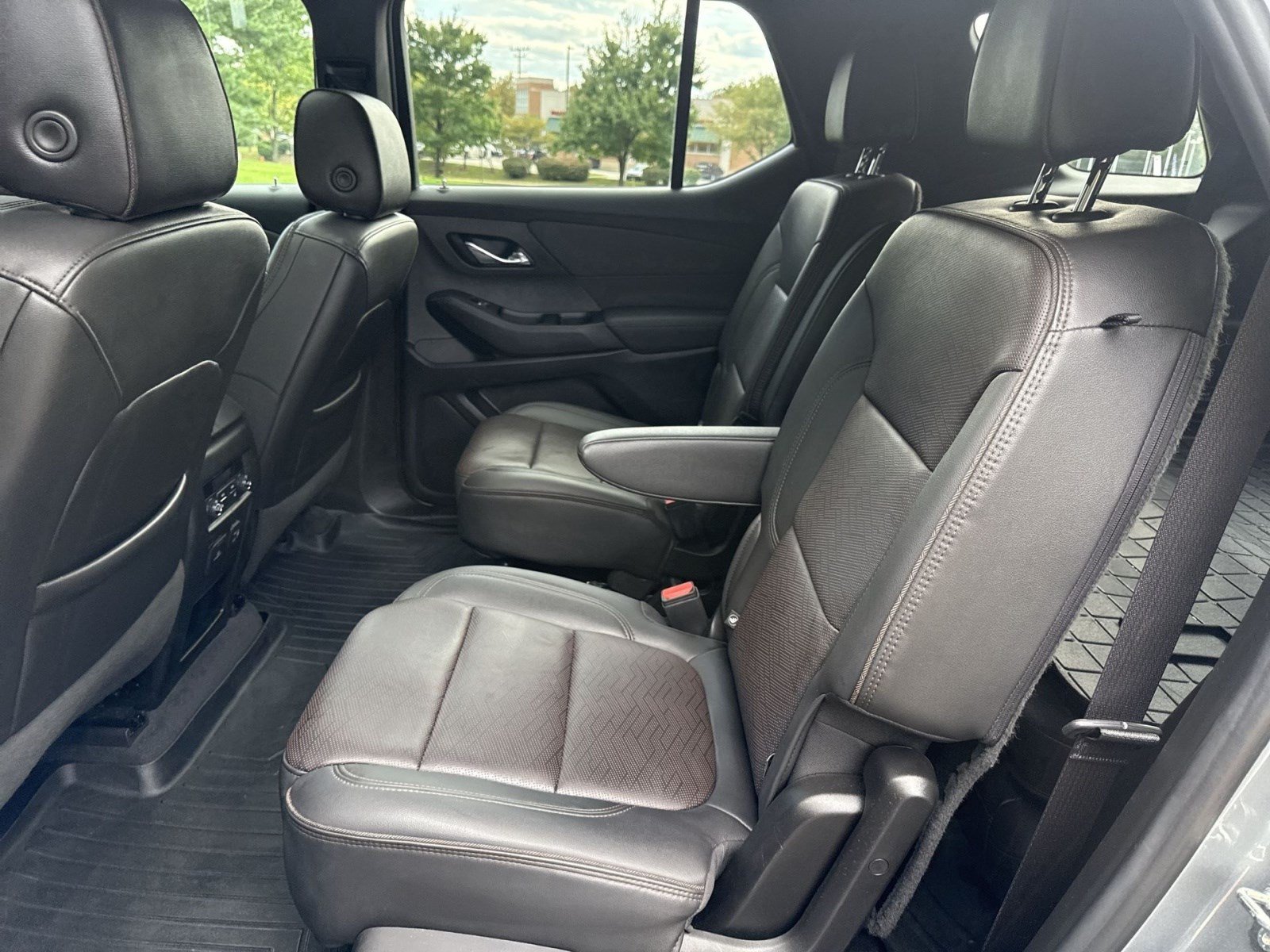 Used 2023 Chevrolet Traverse High Country AWD/4WD image 23
