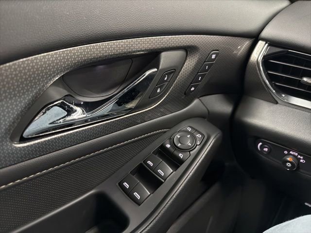 Used 2023 Chevrolet Traverse Premier image 19