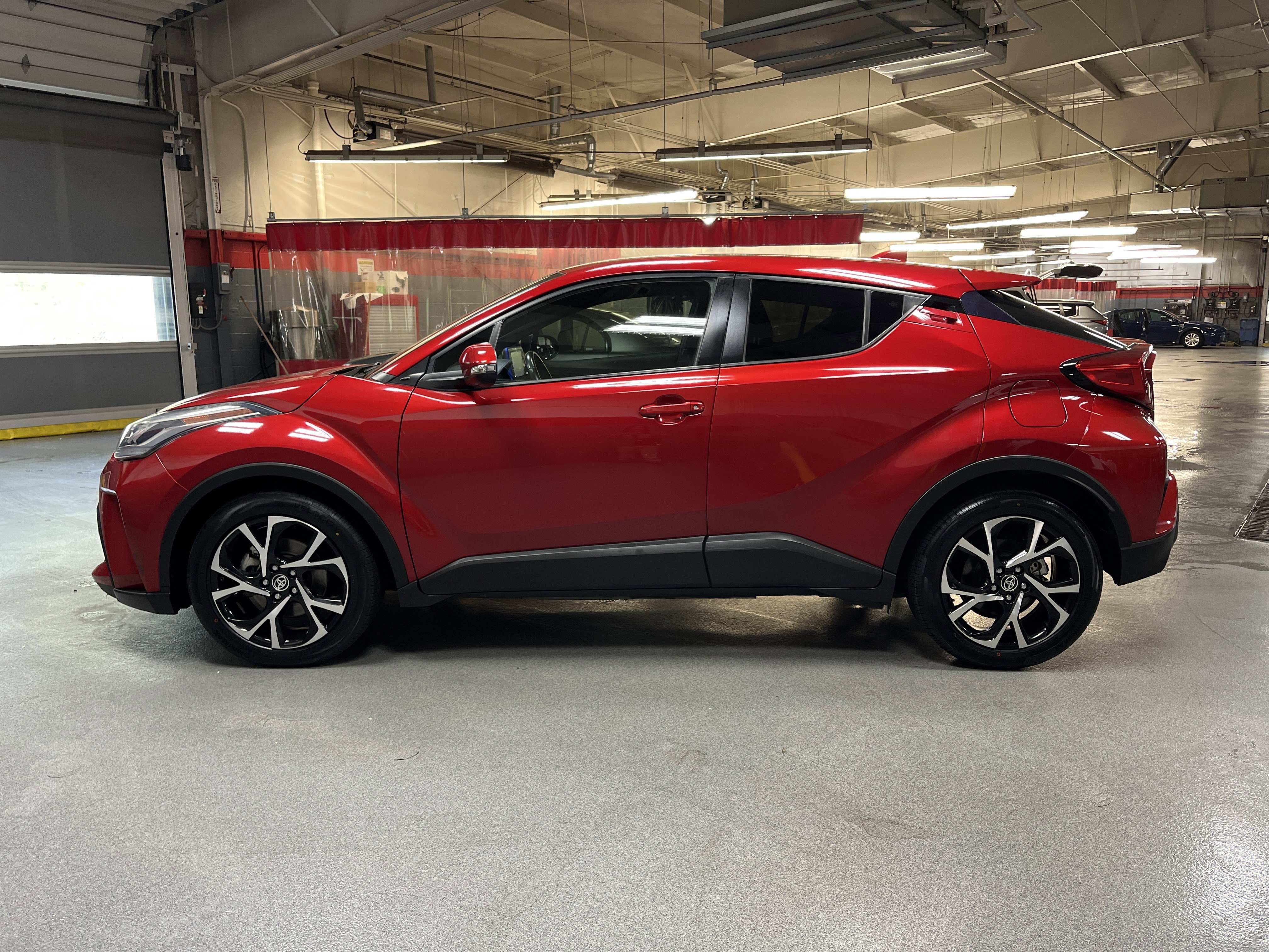 Used 2022 Toyota C-HR XLE image 7