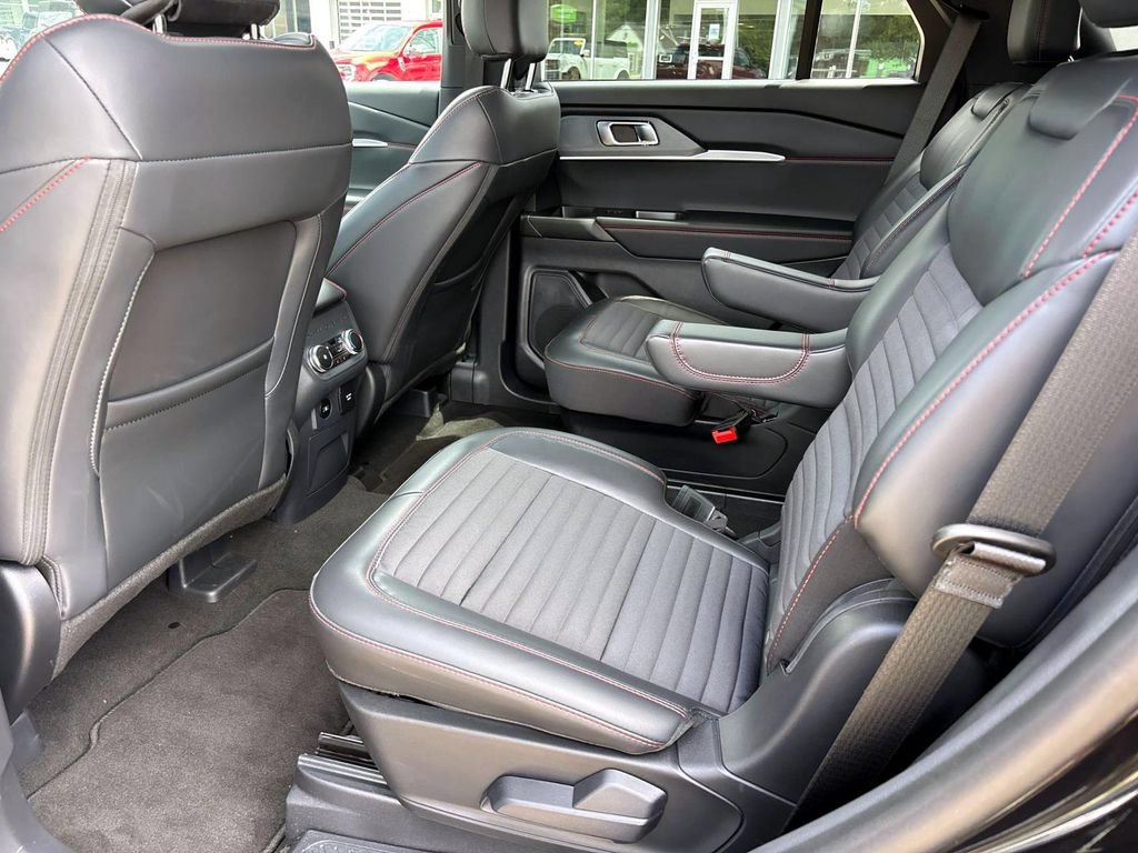 Used 2026 Ford Explorer ST-Line w/ ST-Line Street Pack AWD/4WD image 11