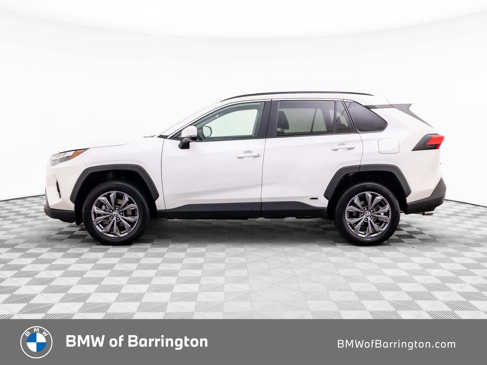 Used 2022 Toyota RAV4 XLE Premium AWD/4WD image 2