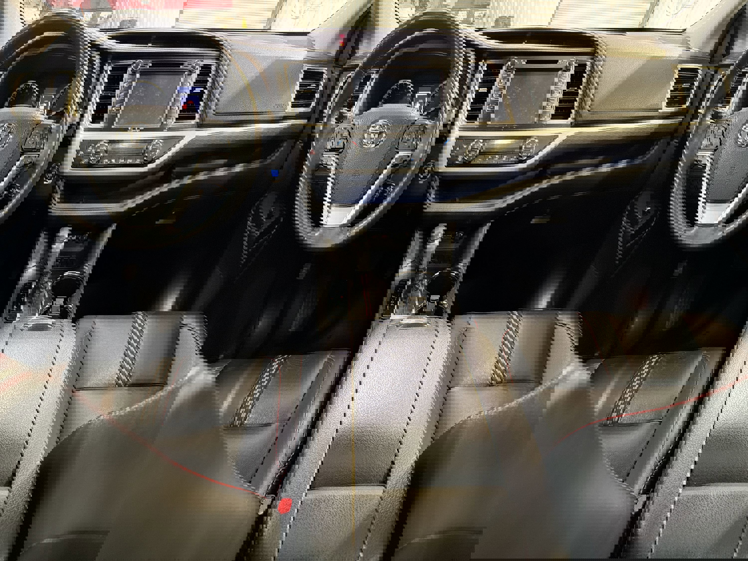 Used 2019 Toyota Highlander SE image 23