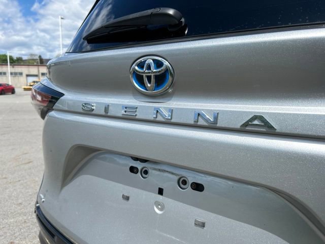 Used 2021 Toyota Sienna Limited AWD/4WD image 40