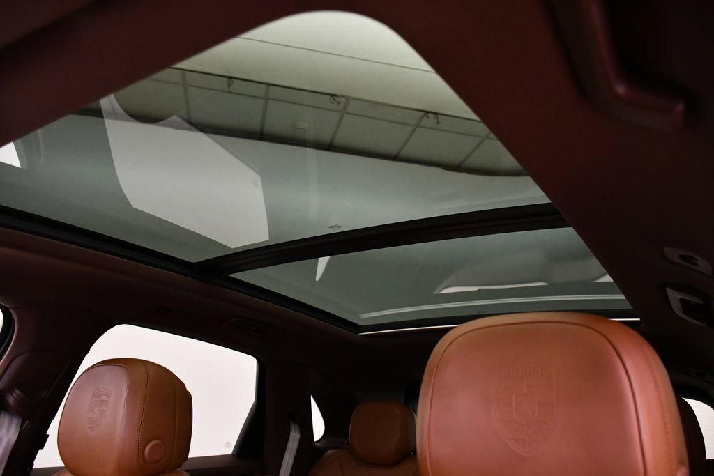 Used 2023 Porsche Cayenne Platinum Edition image 21
