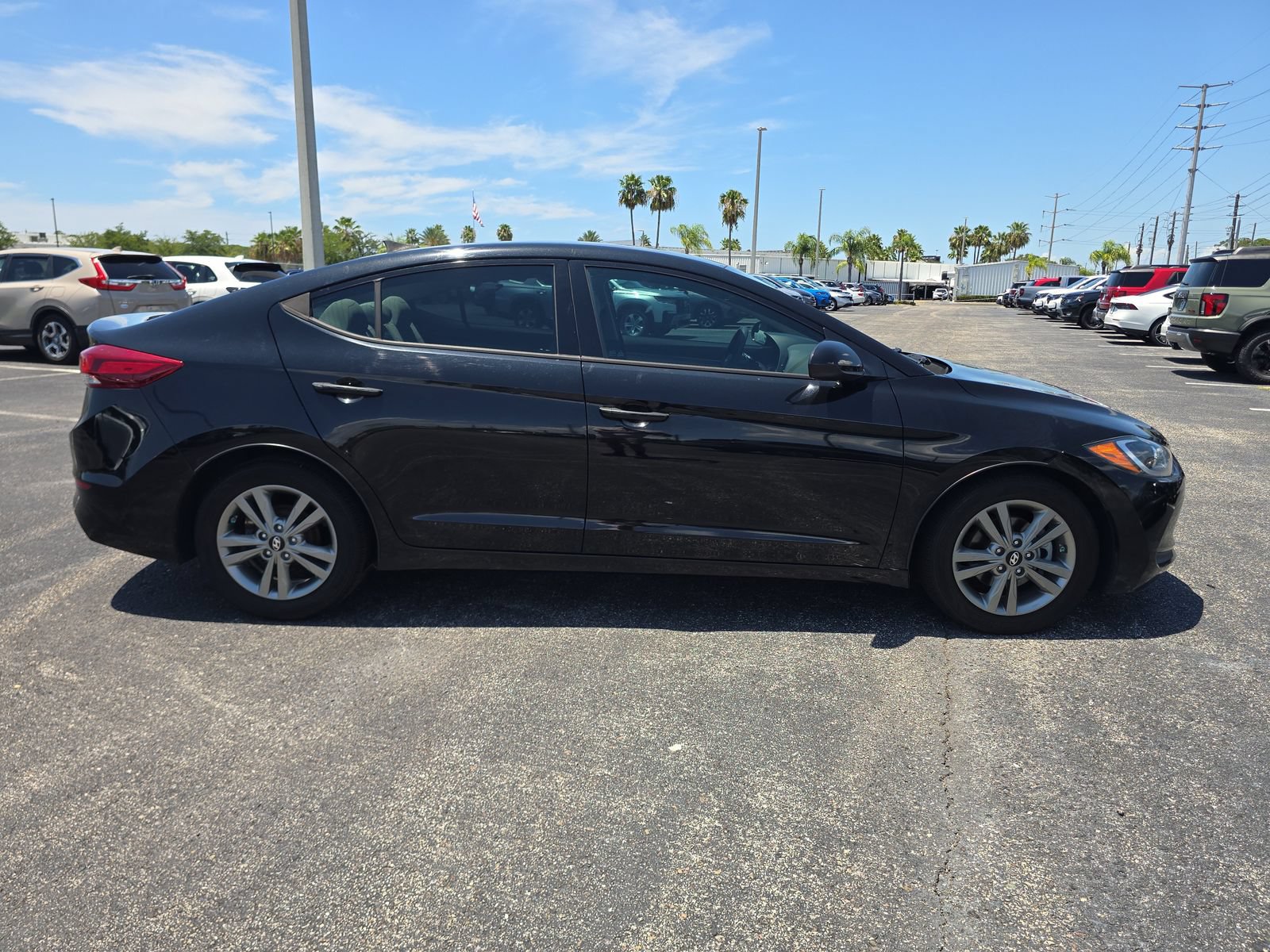 Used 2017 Hyundai Elantra SE FWD image 3