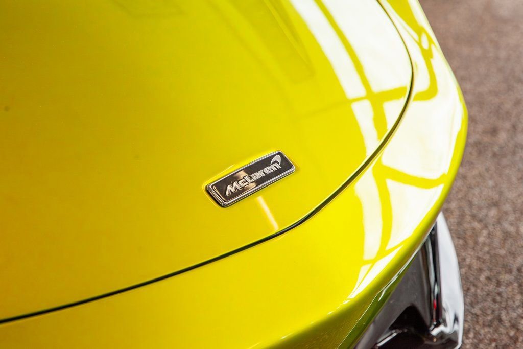Used 2023 McLaren Artura image 4