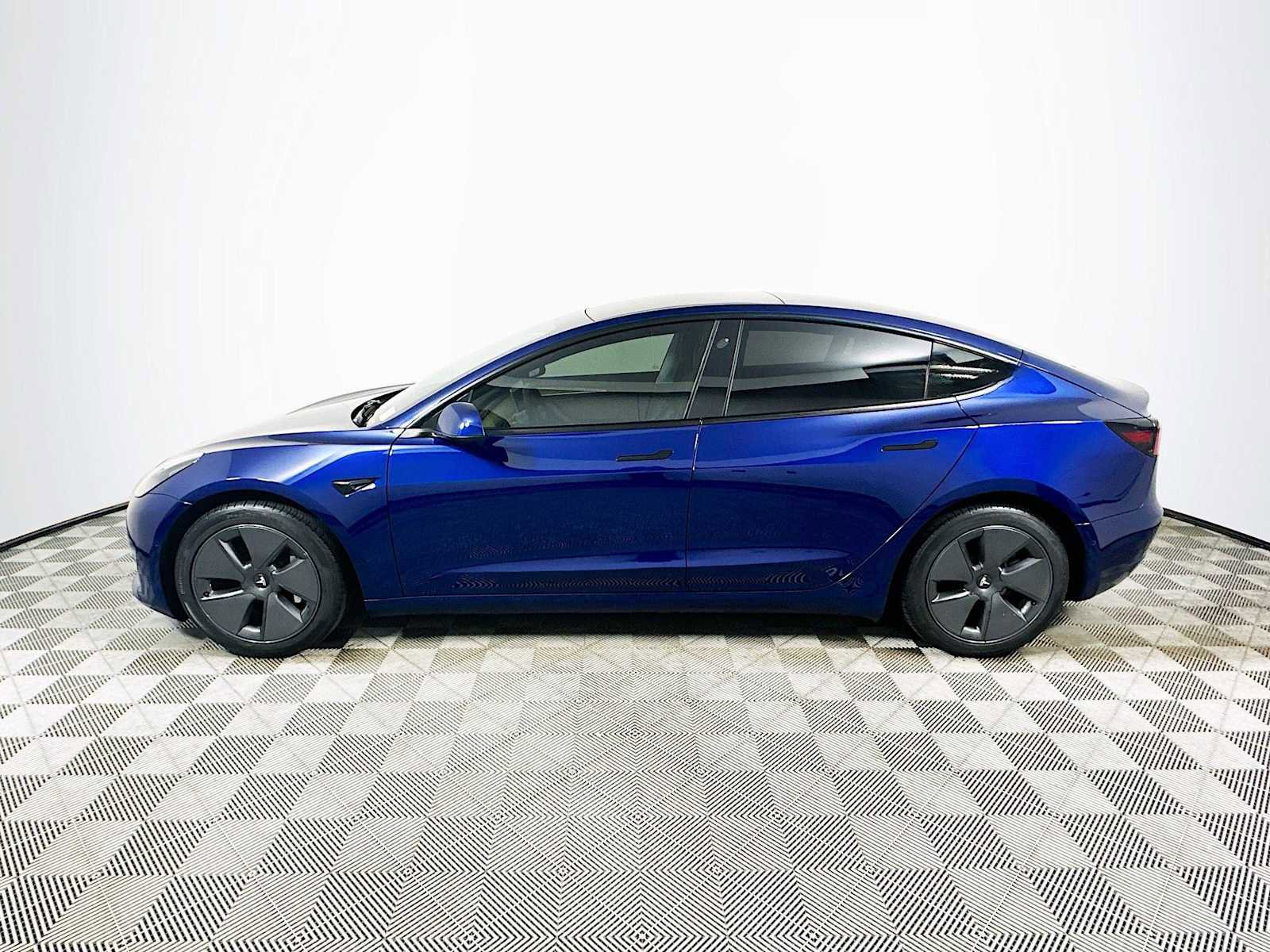 Used 2022 Tesla Model 3 image 4