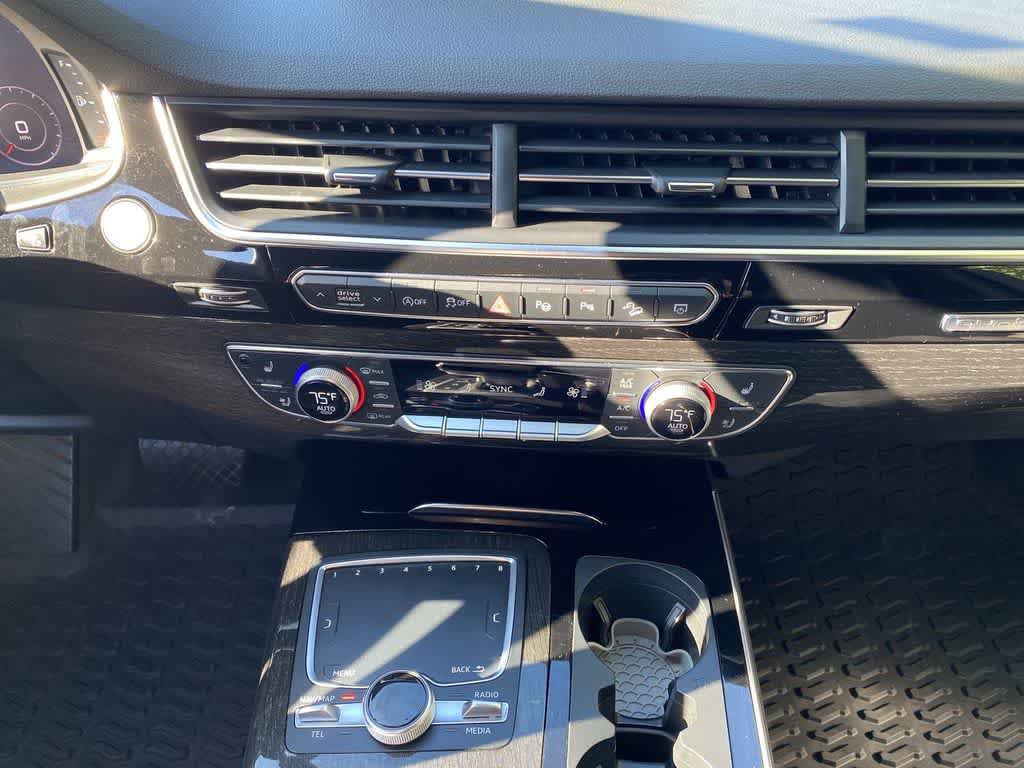 Used 2019 Audi Q7 3.0T Prestige w/ Prestige Package AWD/4WD image 25