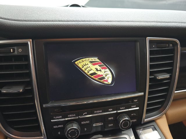 Used 2015 Porsche Panamera RWD image 21