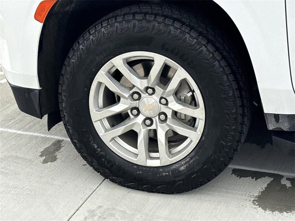 Used 2024 Chevrolet Suburban LT image 32