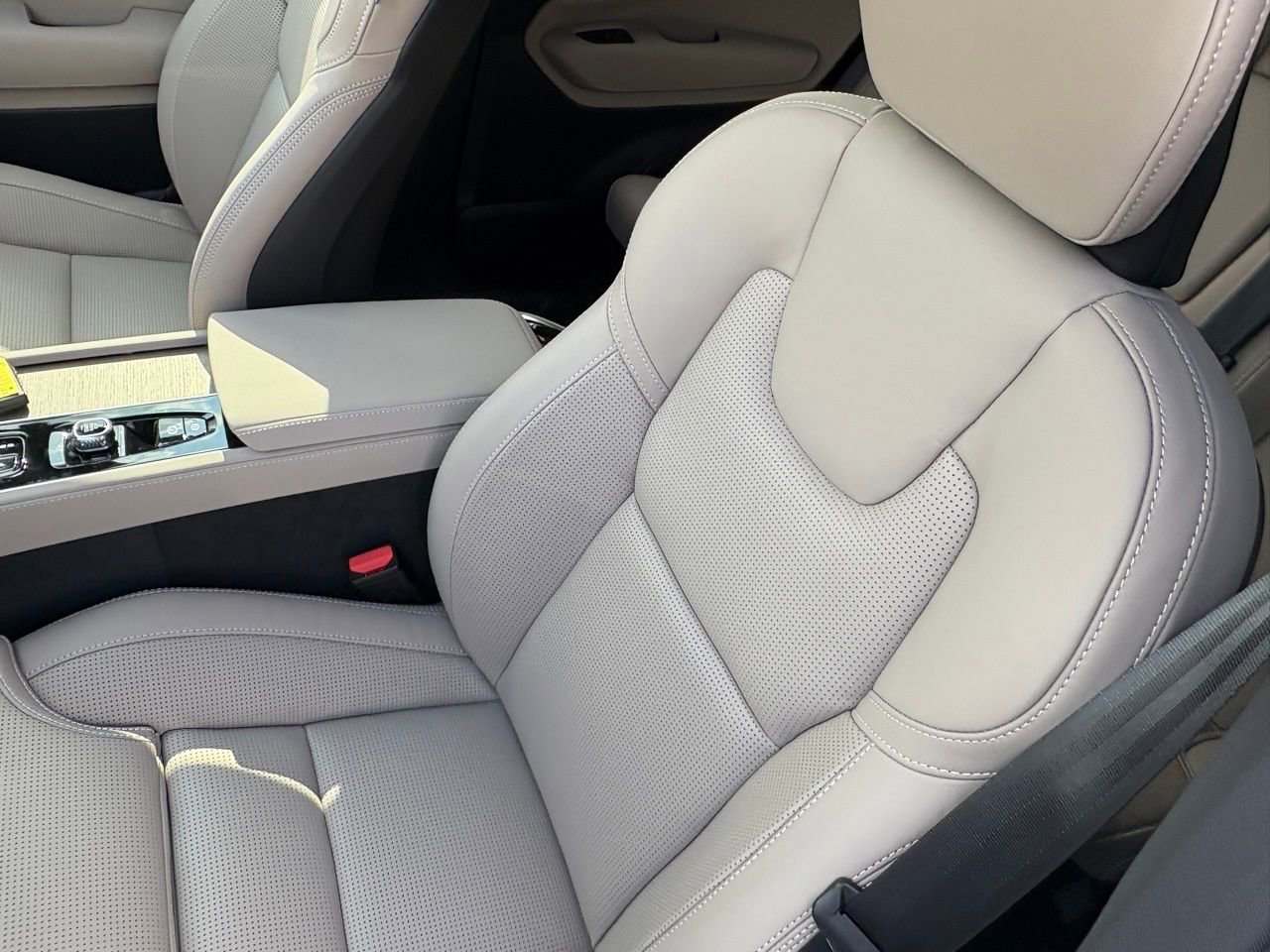 New 2026 Volvo XC90 B6 Ultra w/ Protection Package AWD/4WD image 17