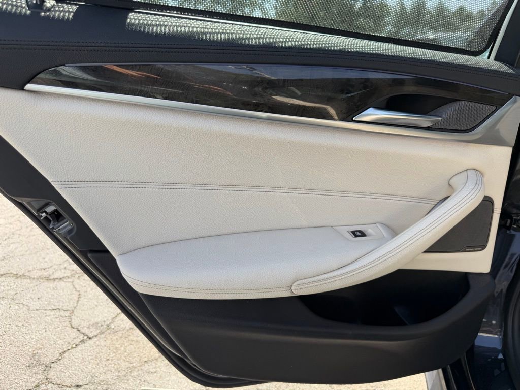 Used 2017 BMW 540i xDrive image 30