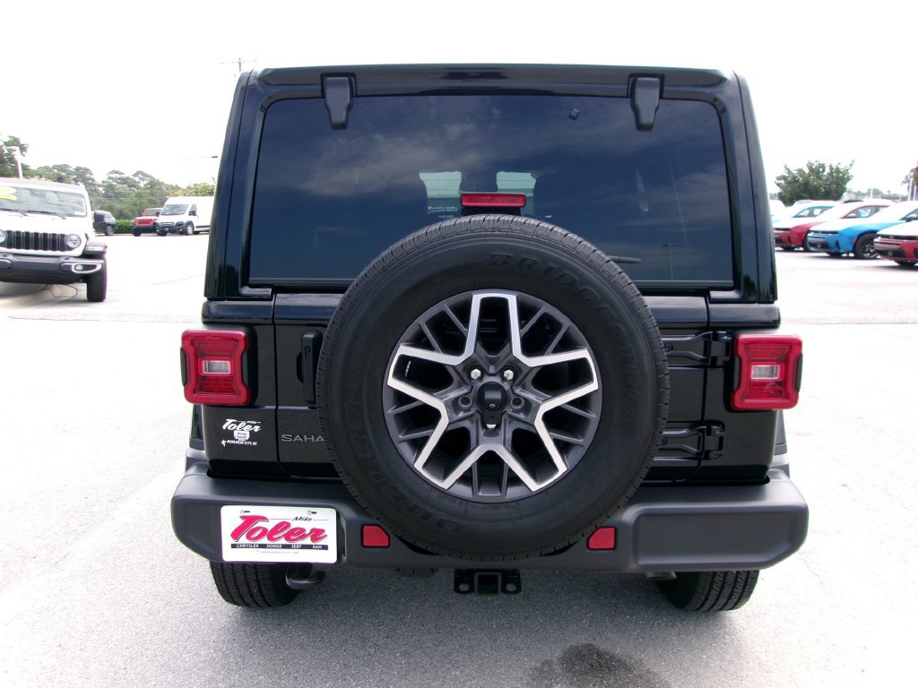 Used 2025 Jeep Wrangler Unlimited Sahara AWD/4WD image 20