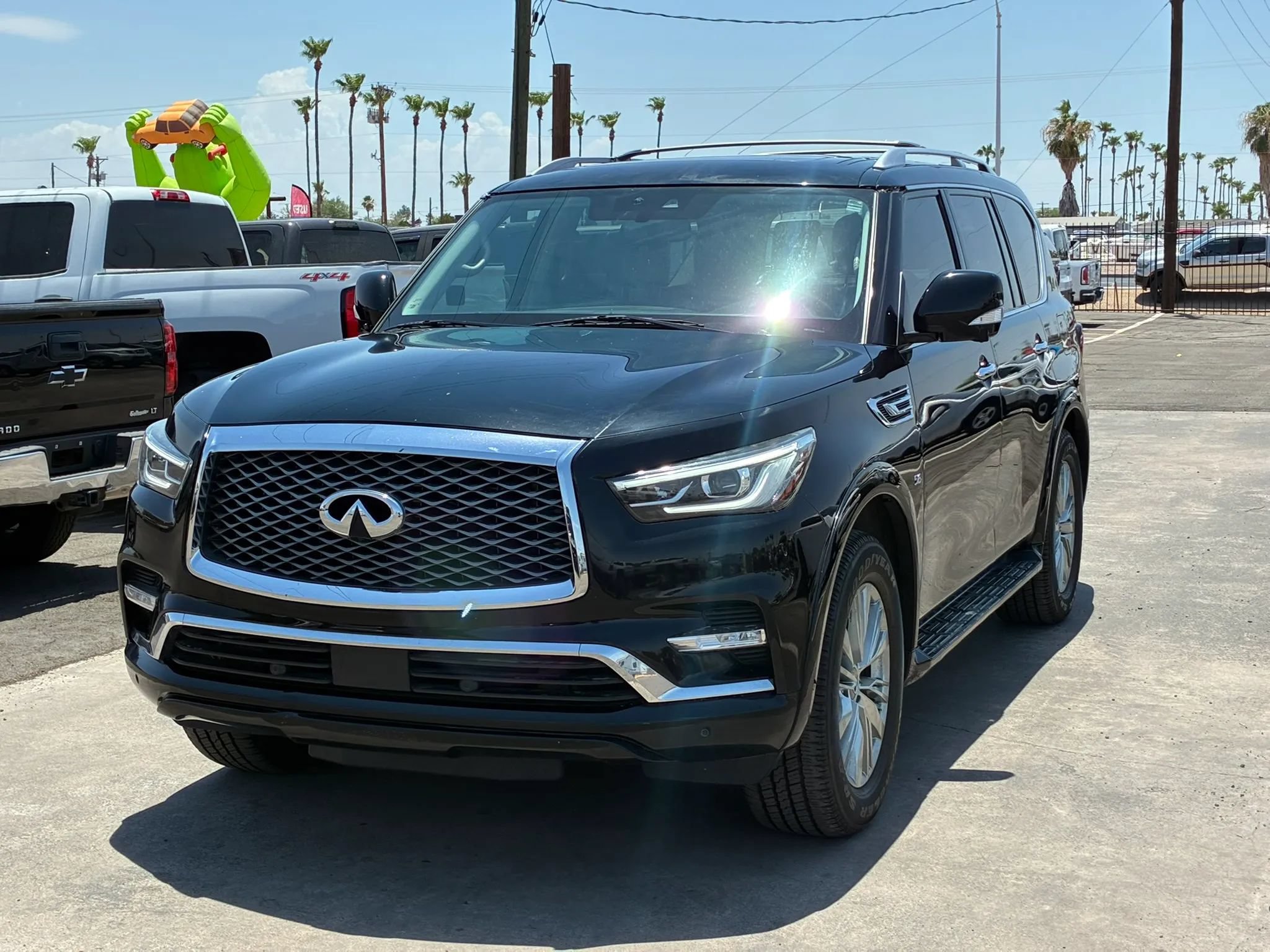 Used 2019 INFINITI QX80 Luxe w/ All-Season Package AWD/4WD image 1