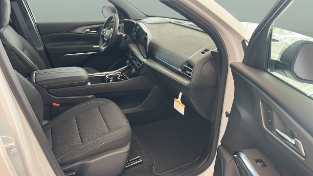 New 2027 Chevrolet Traverse LT FWD image 17