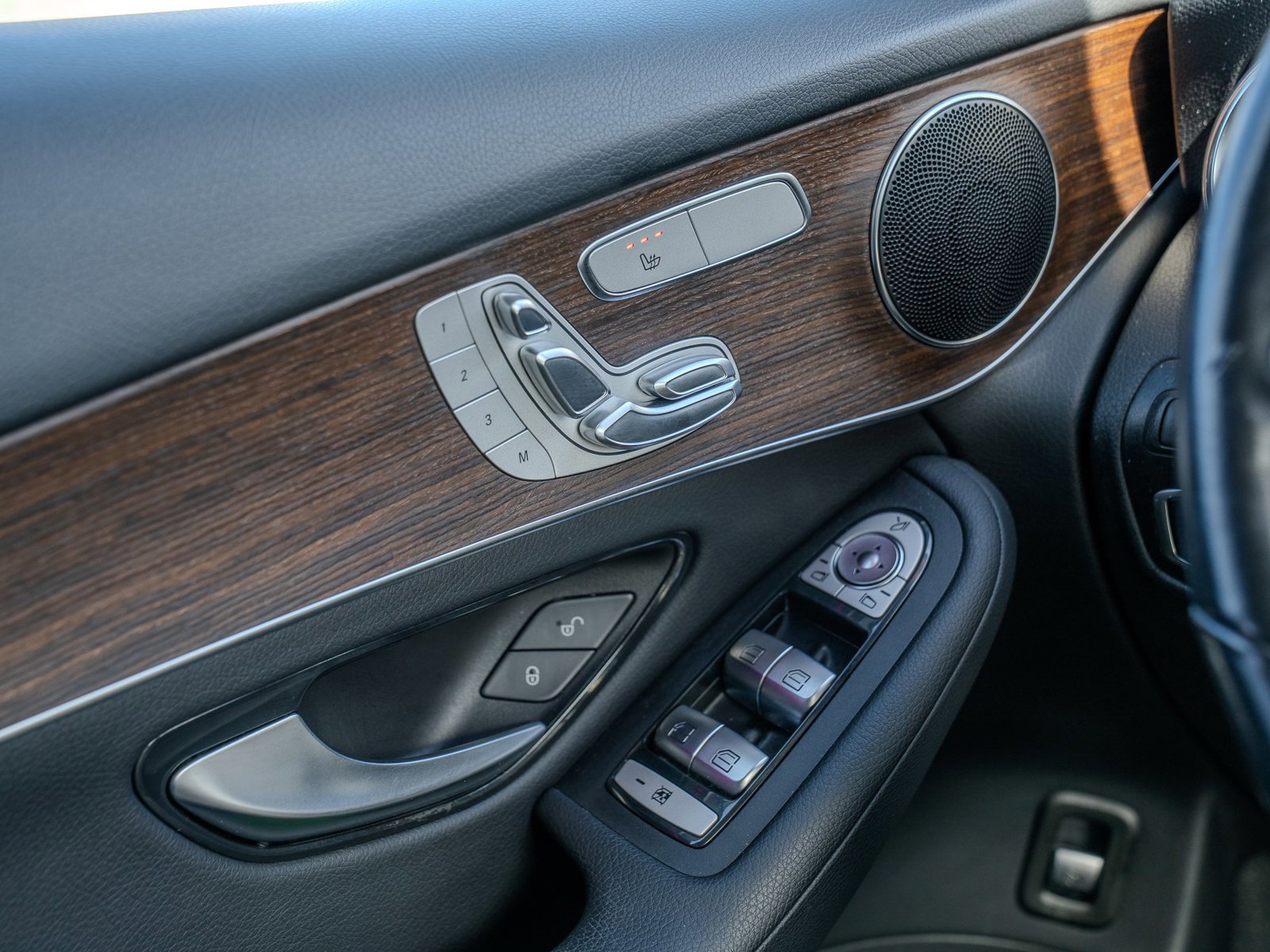 Used 2022 Mercedes-Benz GLC 300 4MATIC image 25