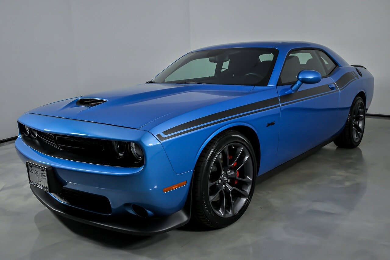 Used 2023 Dodge Challenger R/T w/ Performance Handling Group RWD image 6
