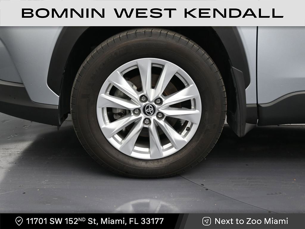 Used 2024 Toyota Corolla Cross LE image 9