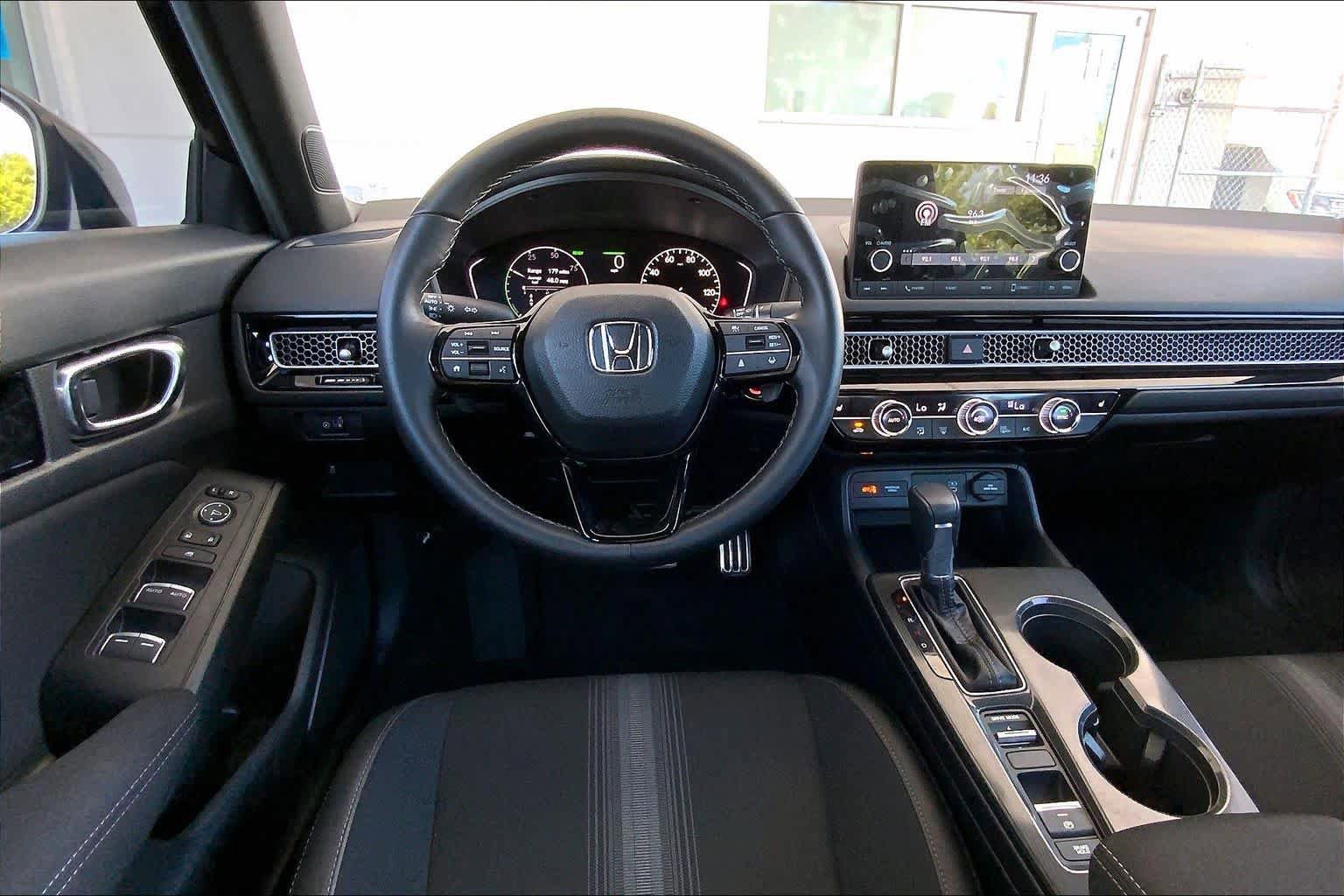Used 2025 Honda Civic Sport image 6
