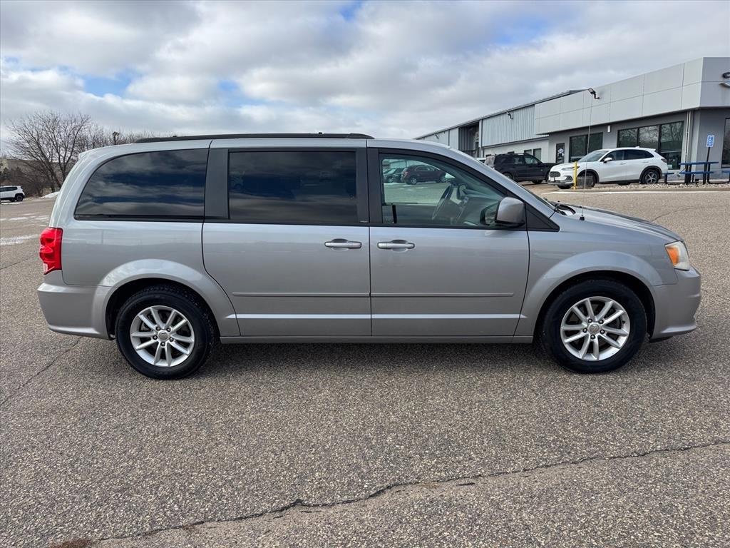 Used 2014 Dodge Grand Caravan SXT image 2
