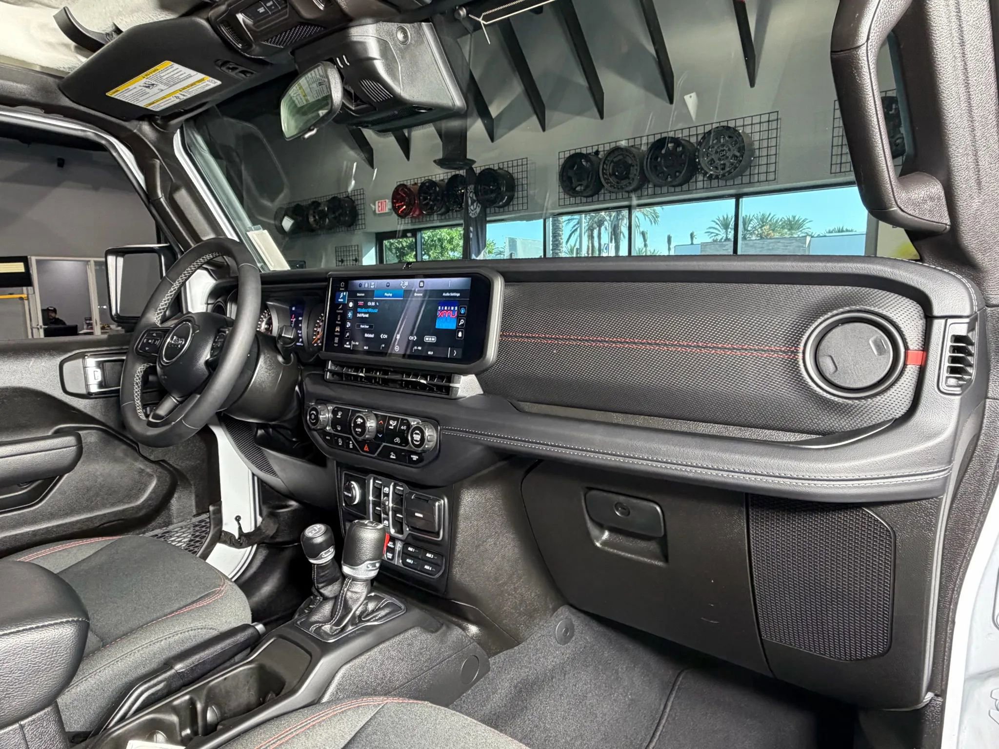 Used 2025 Jeep Wrangler Unlimited Rubicon image 18