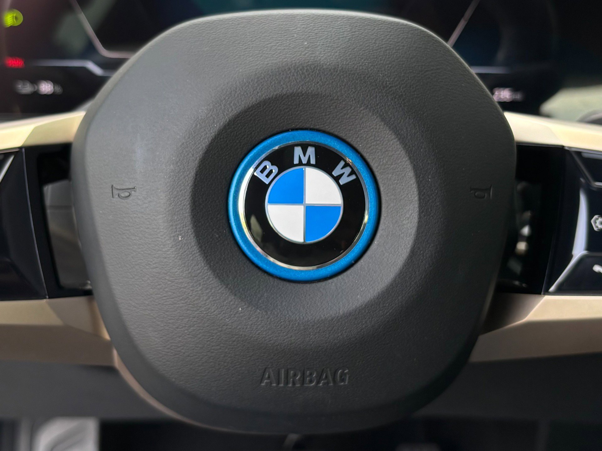 Used 2025 BMW iX xDrive50 AWD/4WD image 32