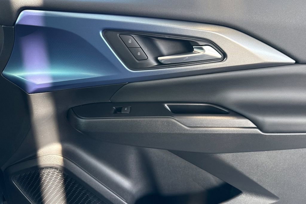 Used 2026 Chevrolet Equinox EV LT FWD image 27