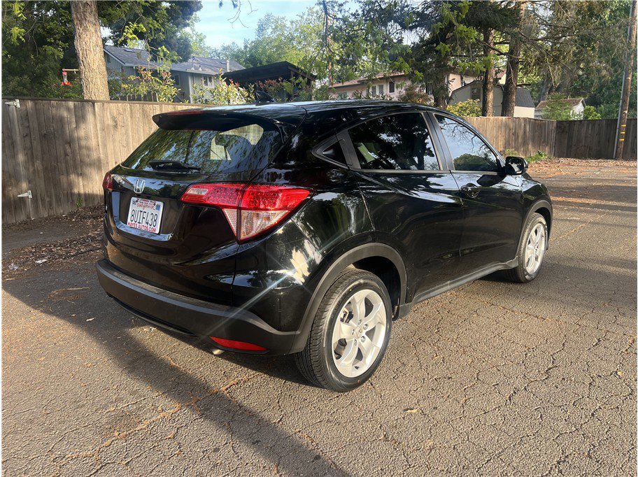 Used 2016 Honda HR-V LX image 7