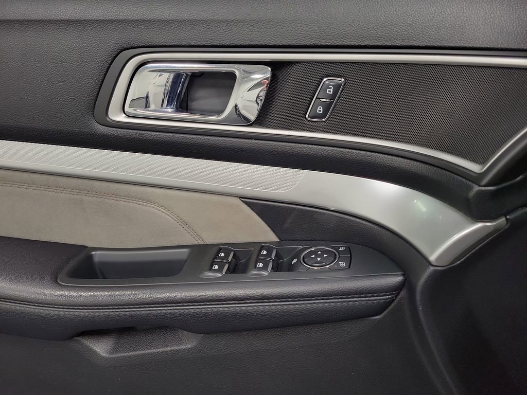 Used 2017 Ford Explorer XLT w/ Equipment Group 202A image 20