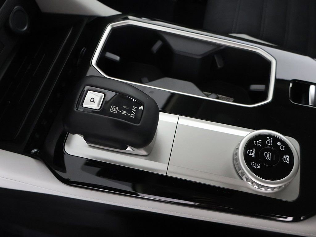 New 2025 Mitsubishi Outlander SE image 50