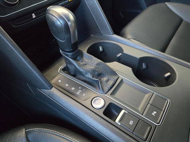 Used 2020 Volkswagen Atlas Cross Sport SE w/ Panoramic Sunroof Package FWD image 16