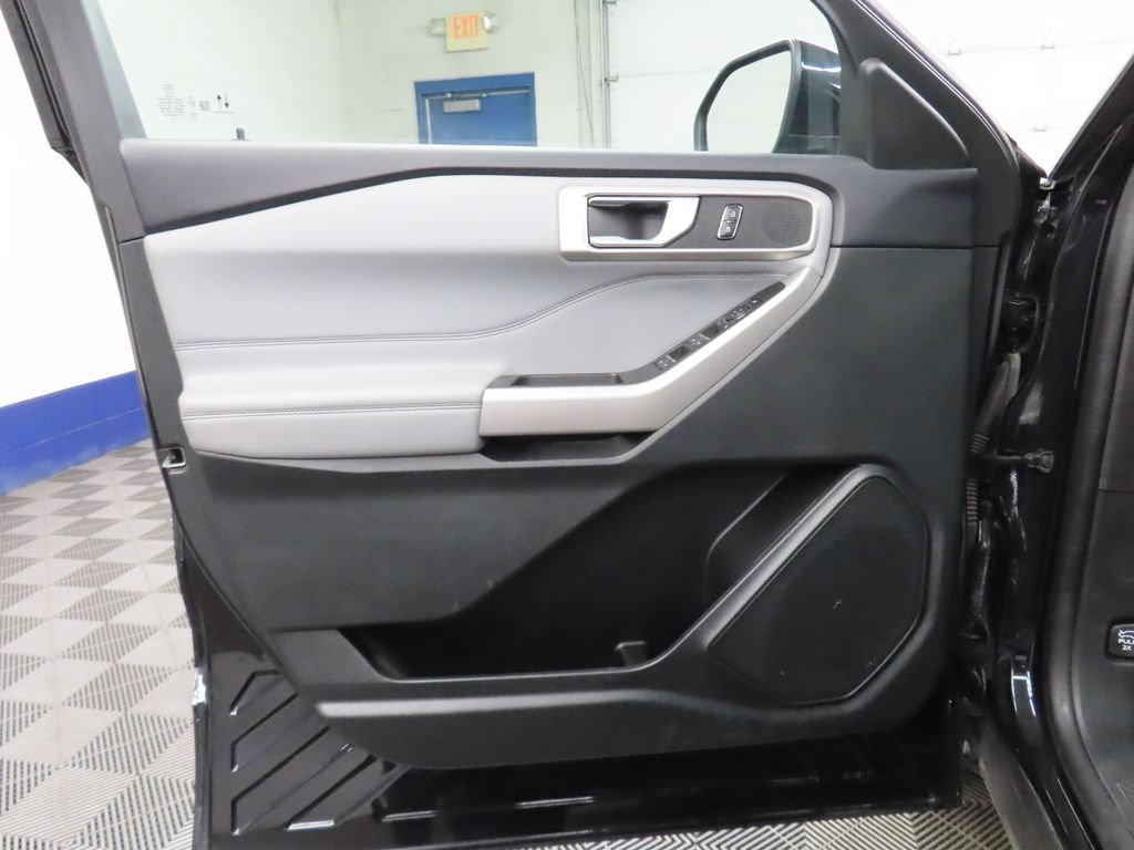 Used 2024 Ford Explorer XLT w/ XLT Sport Appearance Package AWD/4WD image 46