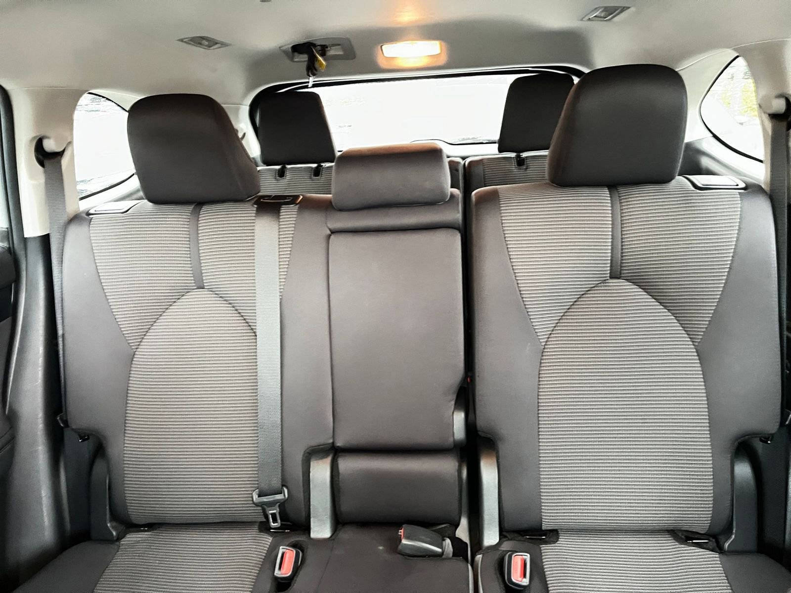 Used 2025 Toyota Highlander LE image 40