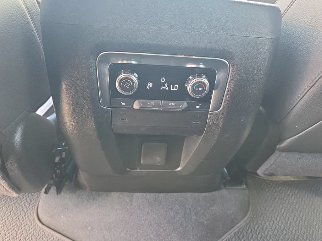 Used 2025 GMC Yukon XL Denali AWD/4WD image 16