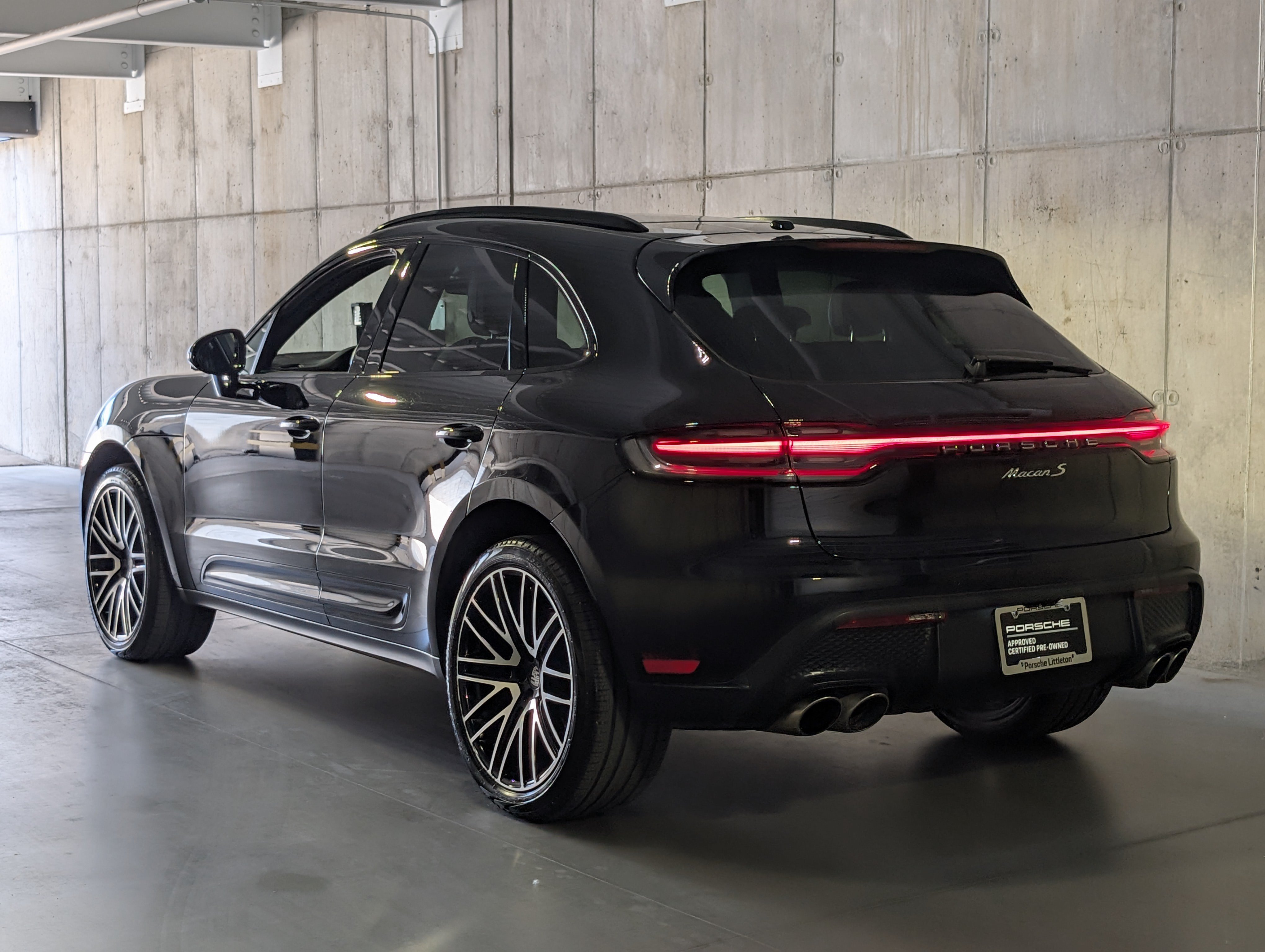 Certified 2022 Porsche Macan S AWD/4WD image 3