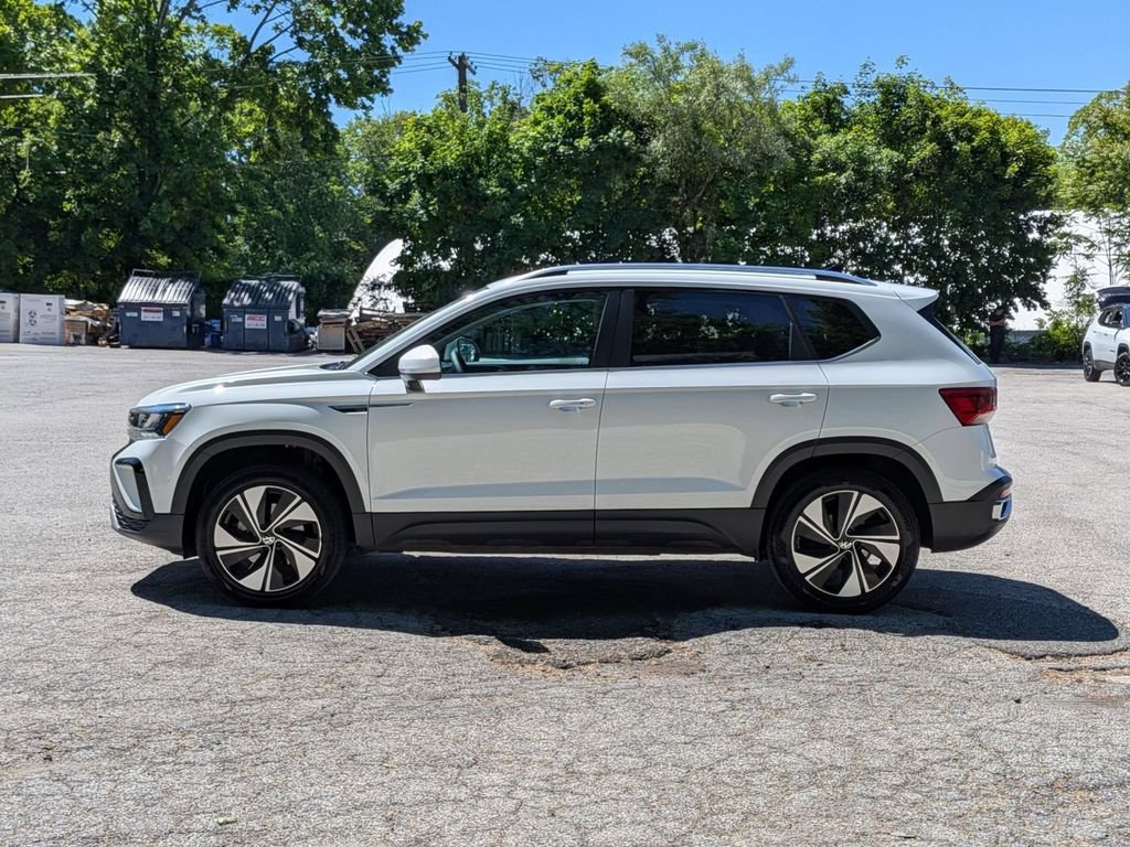 Used 2023 Volkswagen Taos SE w/ Panoramic Sunroof Package AWD/4WD image 8