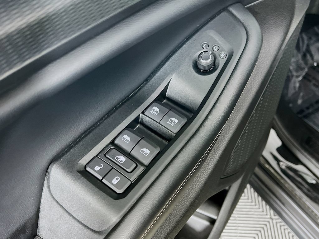 Used 2025 Jeep Grand Cherokee Altitude AWD/4WD image 30